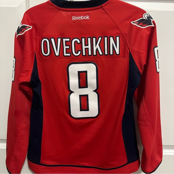 Women’s Washington Capitals Jersey - Picture 3 of 4